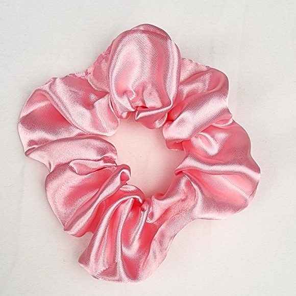 4 FOR $16 🔥Pink Satin Scrunchie Hair Tie - Picture 1 of 5